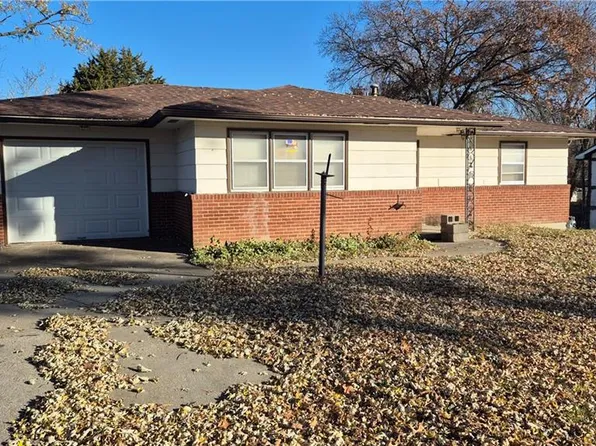1905 S Broadway St, Leavenworth, KS 66048