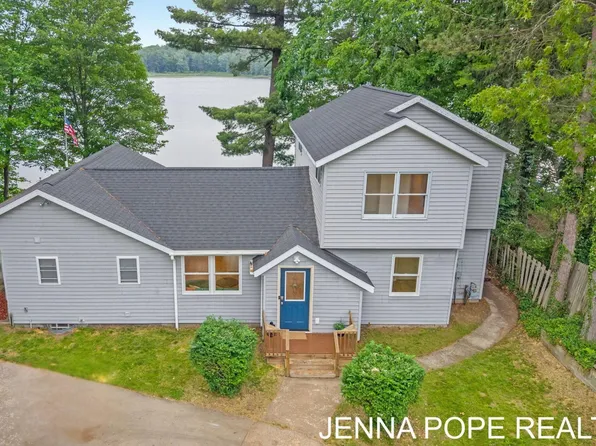 3860 Wilson Beach Rd, Twin Lake, MI 49457