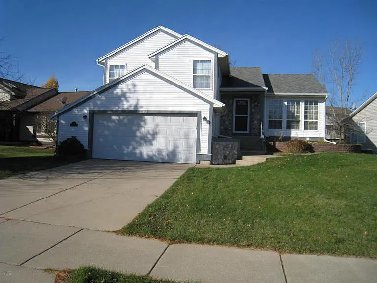 4745 Raintree Dr SE photo 1