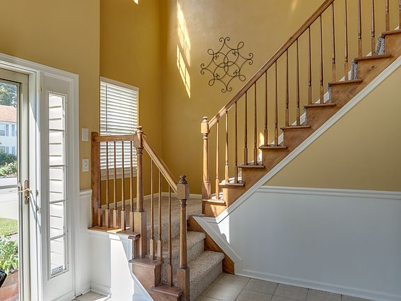 4th image of 1110 Pin Oak Dr