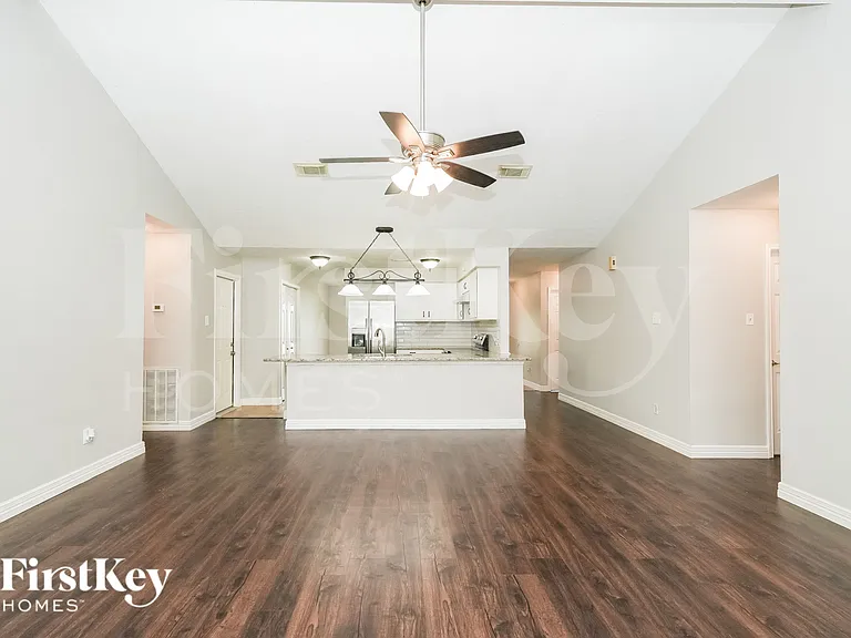 2411 Shady Brook Dr — Photo 5