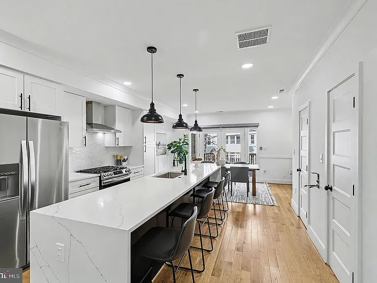 1427 Parkwood Pl NW — Photo 5