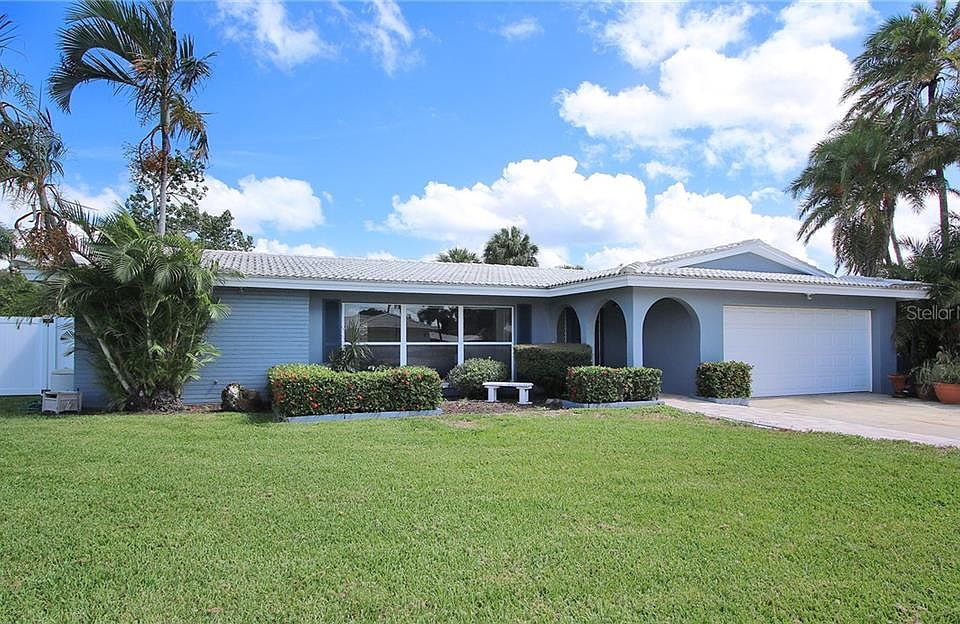 1st image of 13945 Bonnie Brae Dr
