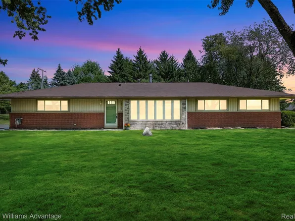 24826 Joseph Dr, Novi, MI 48375