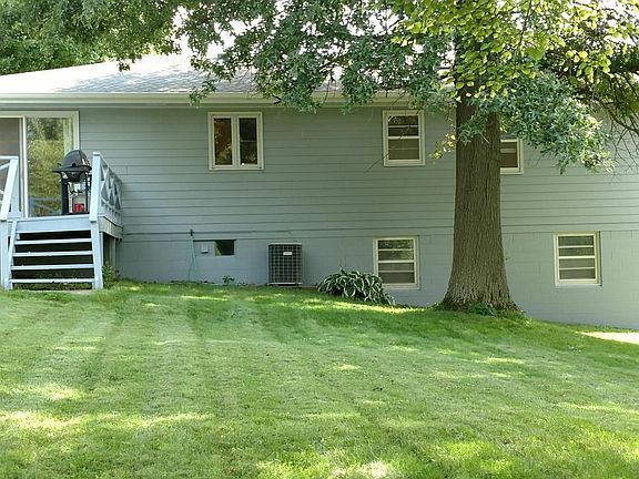 2nd image of 512 Brown St