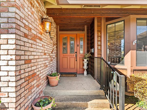 4th image of 3708 Millbrae Rd