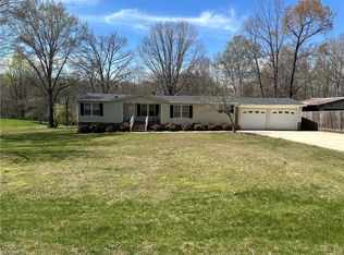 3022 Sanford Dr, Yadkinville, NC 27055