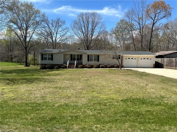 3022 Sanford Dr, Yadkinville, NC 27055