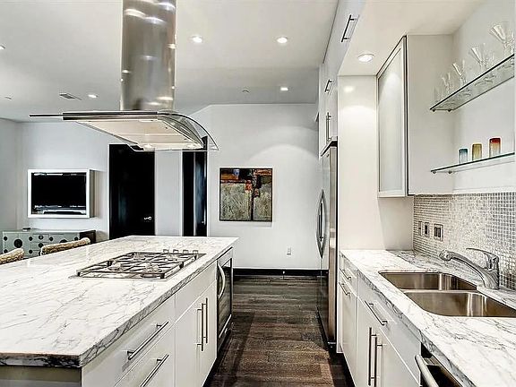 4th image of 1600 Post Oak Blvd Unit 1007