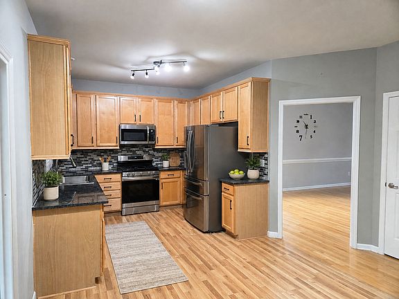 4th image of 2447 Stately Oaks Dr
