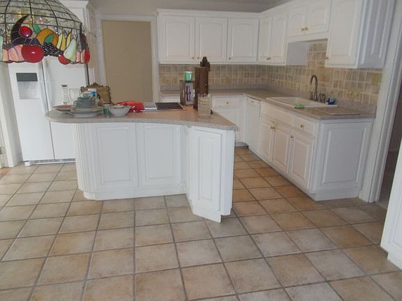 3rd image of 411 Camellia Ave