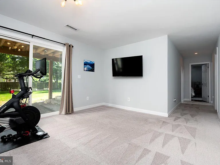 1005 Magothy Park Ln — Photo 3