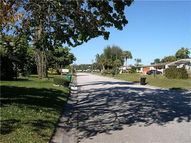 2nd image of 1608 Hedrick Dr