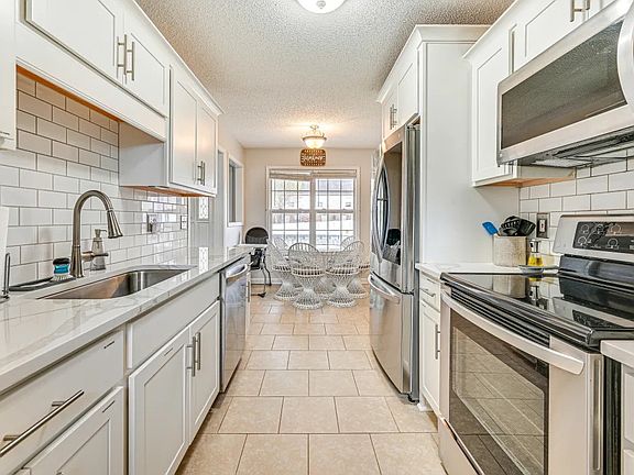 5th image of 413 Caney Ln