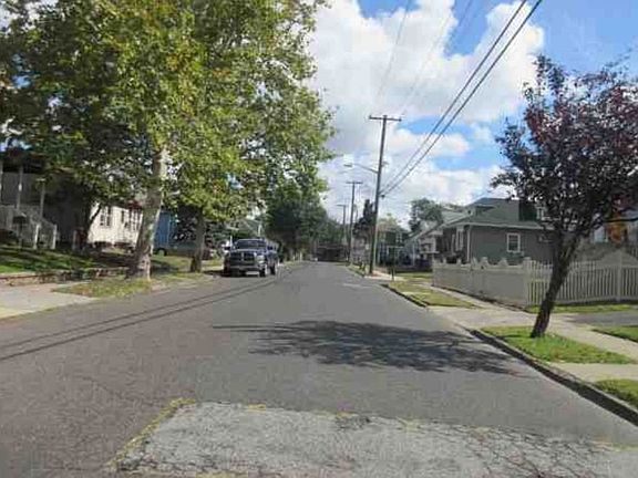 Exterior Neighborhood (street photo)