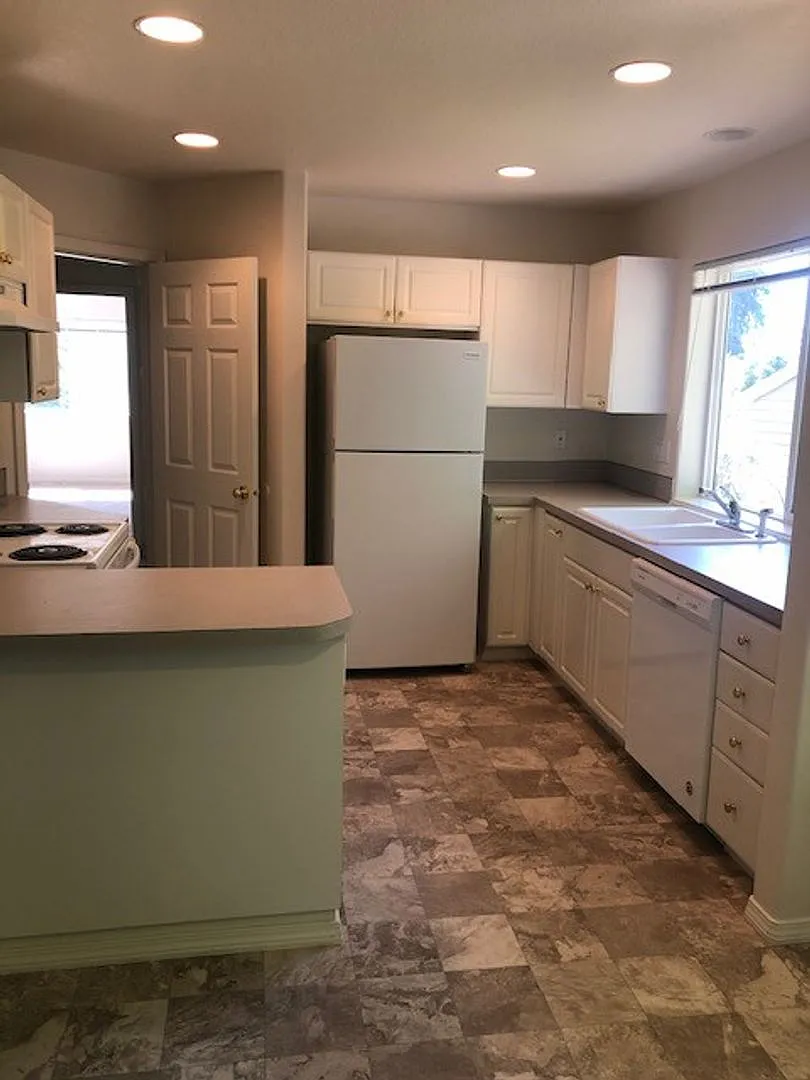 13050 SW Creekshire Drive ~ Excellent Progress Ridge Duplex — Photo 3