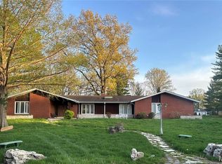 14 Meadowbrook Country Club Est, Ballwin, MO 63011