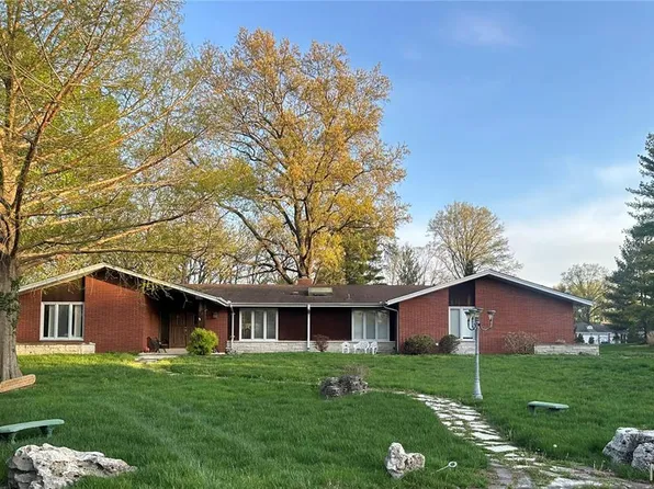 14 Meadowbrook Country Club Est, Ballwin, MO 63011