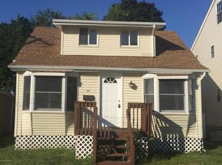 44 Manchester Ave, Keyport, NJ 07735