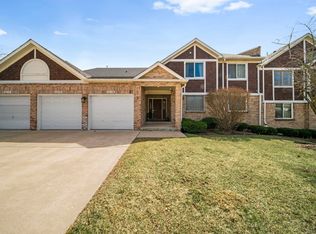 910 Thornwood Dr #910, Saint Charles, IL