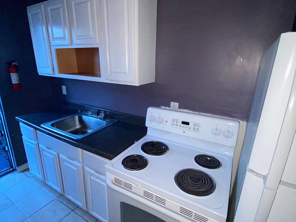 2nd image of 1040 Lincoln Ave #2