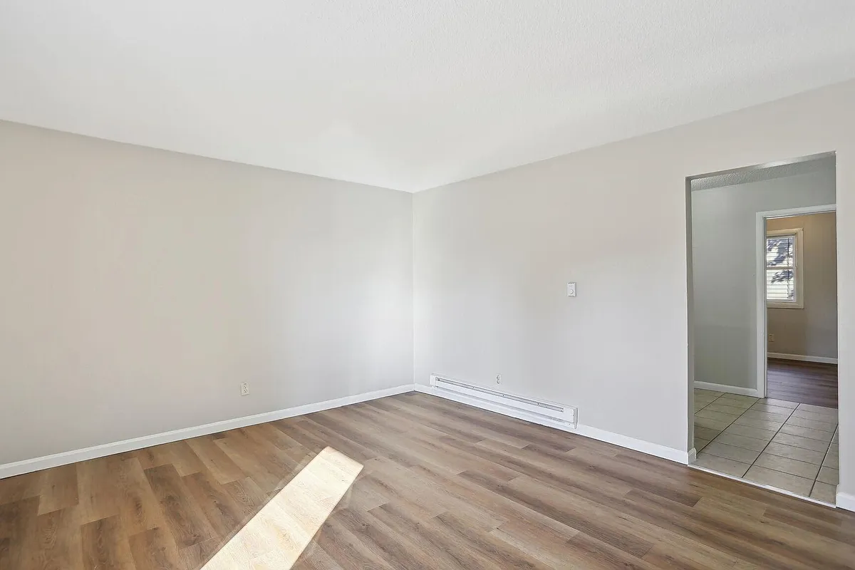 Building Photo - 2206 Dale Dr #5