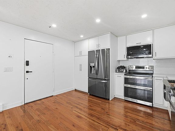 4th image of 15 Houghton St APT 6