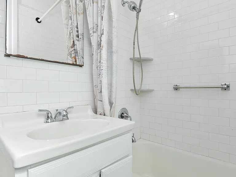 241 Maple St — Photo 24