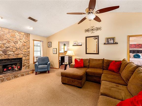 3rd image of 484 Ashwood Dr