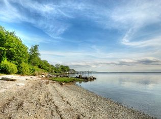 31 Surf Dr, Bristol, RI 02809