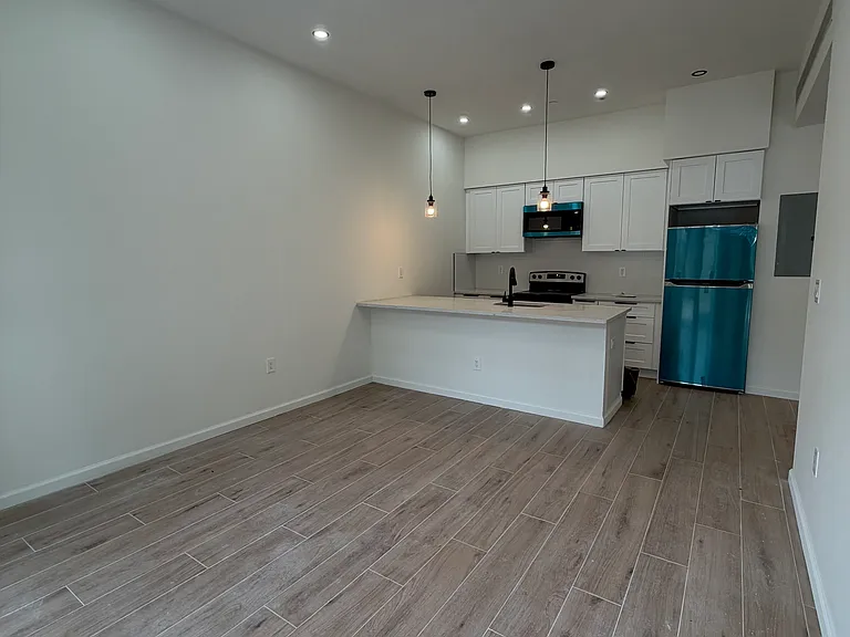 2375 Lorillard Pl #2R — Photo 9