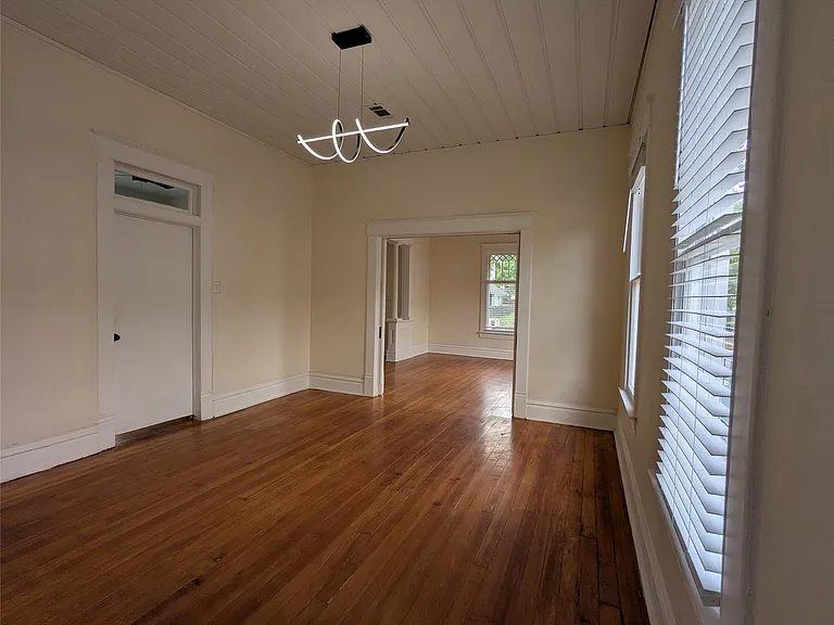 1142 Yale St — Photo 4