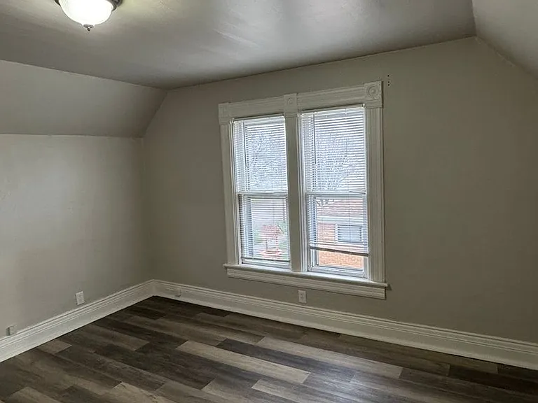 120 E Spring St — Photo 13