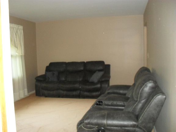 4th image of 150 Marshall Blvd