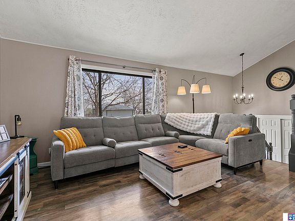 5th image of 809 Leon St