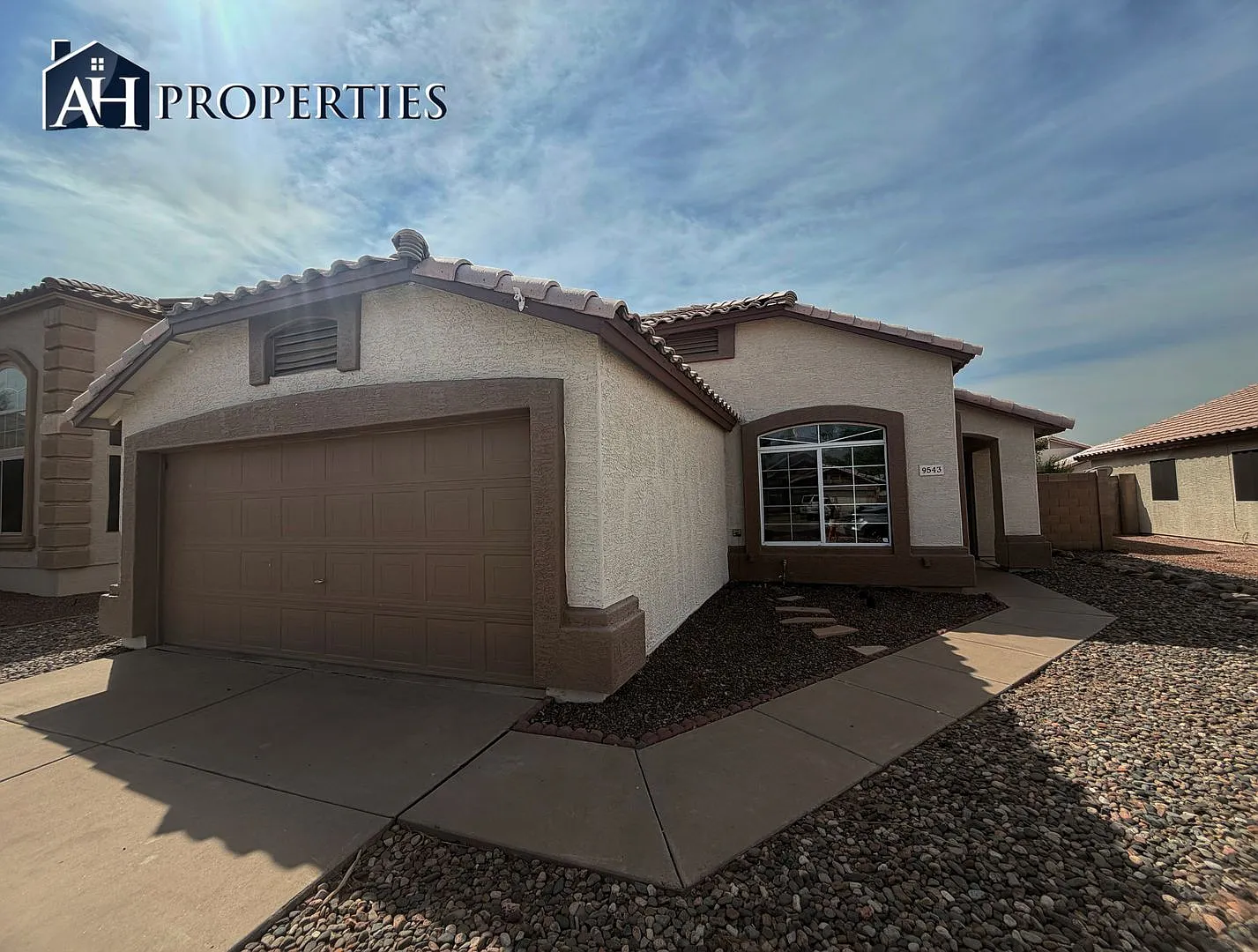 9543 W Sunnyslope Ln — Photo 1