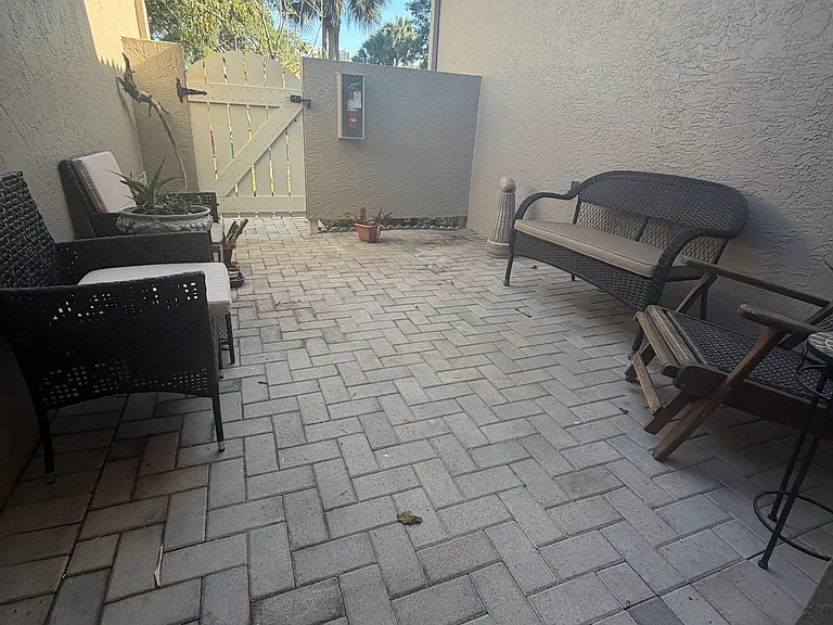 Emerald Bay Cir — Photo 16