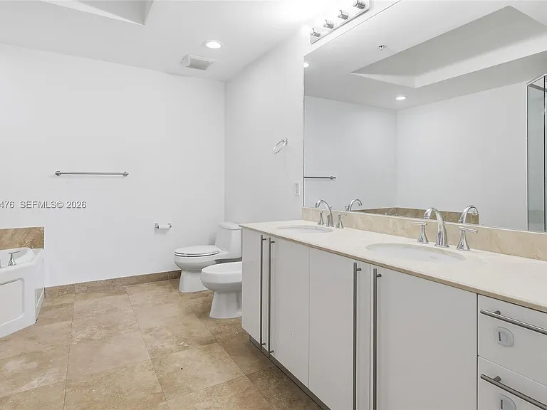 3030 NE 188th St #509 — Photo 5
