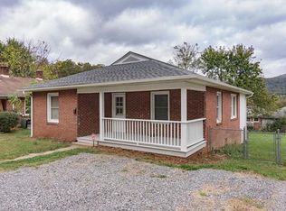 107 Morgan St, Swannanoa, NC 28778