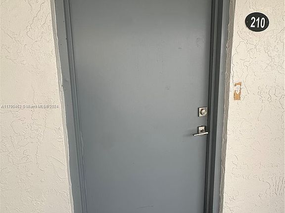5th image of 9520 SW 8th St APT 210
