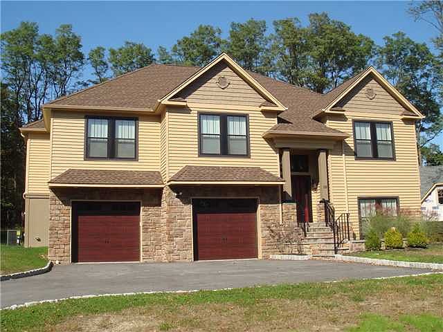 1st image of 8 Briarwood Ln