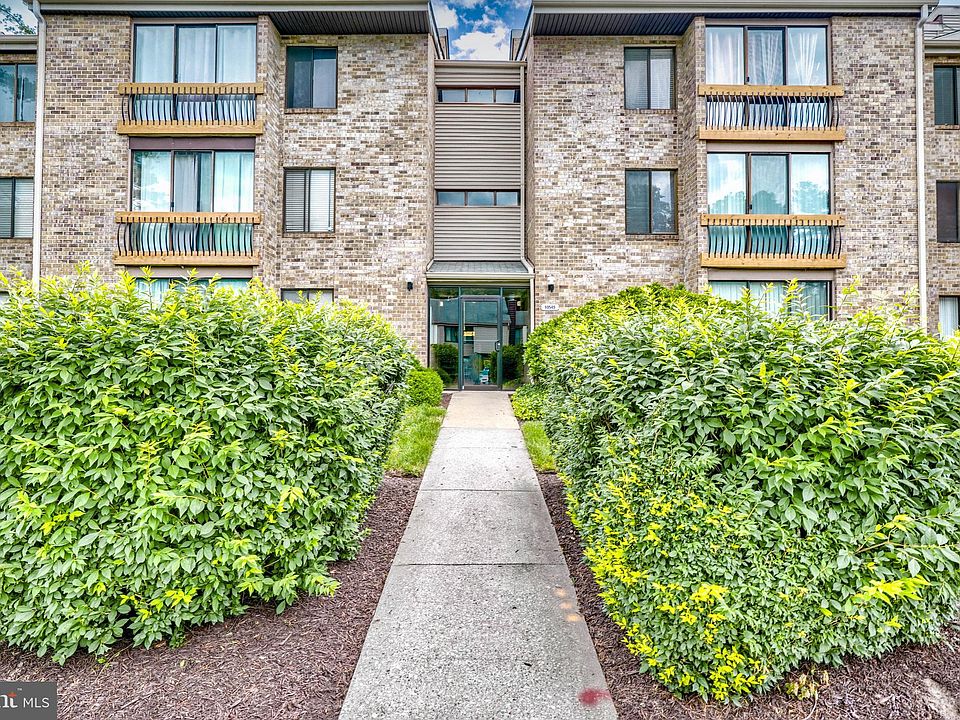 1st image of 10549 Twin Rivers Rd Unit B-2