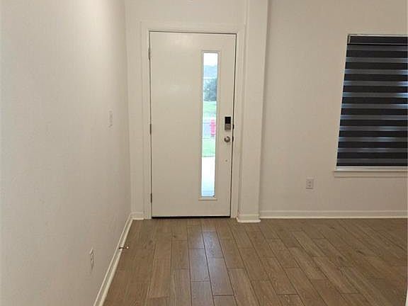 4th image of 906 S Tecate Dr