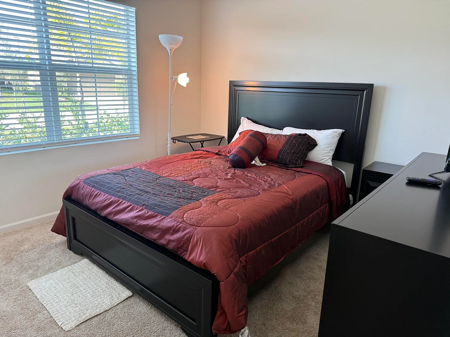 4 bed, 2.0 bath, 1828 sqft, $2,575 — Photo 4