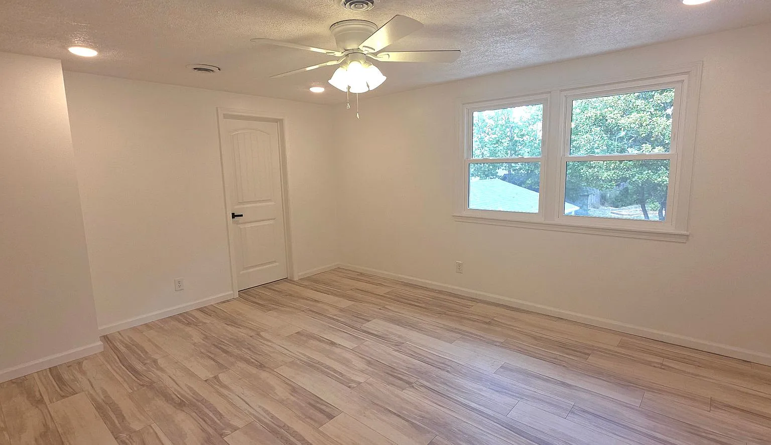 Executive Home, Rare Rental Opportunity Near the Hospitals $3400 — Photo 3