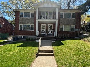 1346 Victory Blvd, Staten Island, NY 10301