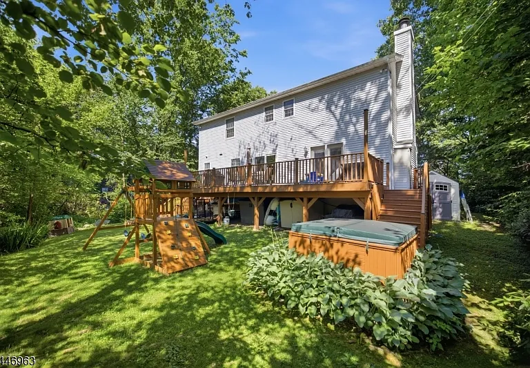 2057 Lakeside Dr W — Photo 10