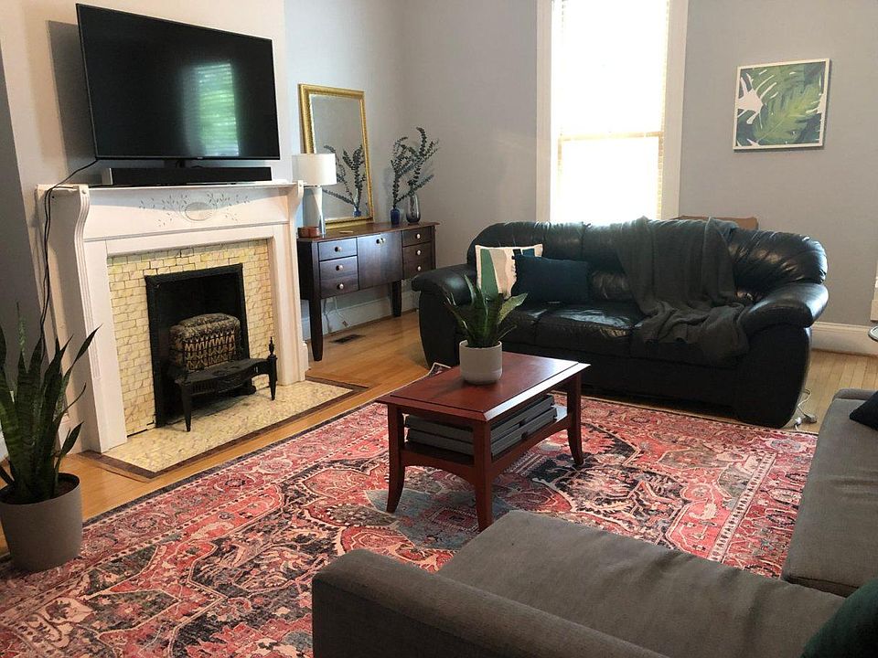 1st image of 520 E 11th St APT 1