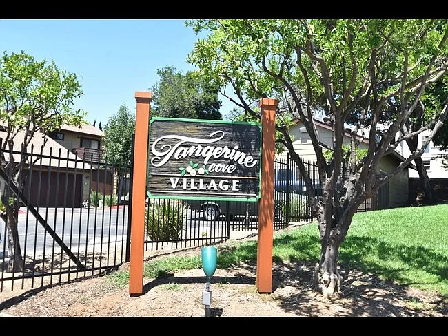 2 bed, 2.5 bath, 1275 sqft, $3,250 — Photo 3