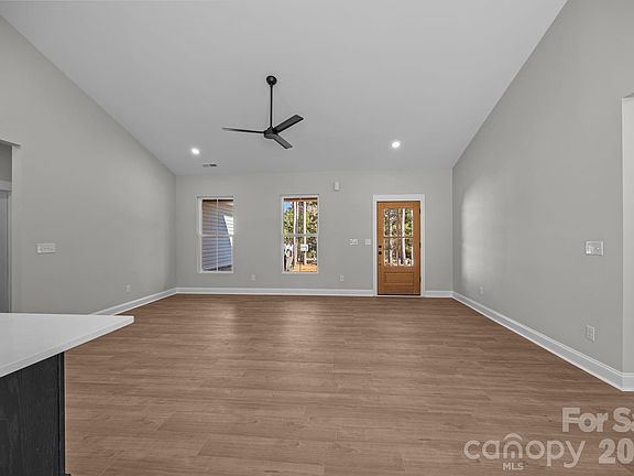 5th image of 2287 Lee Lawing Rd